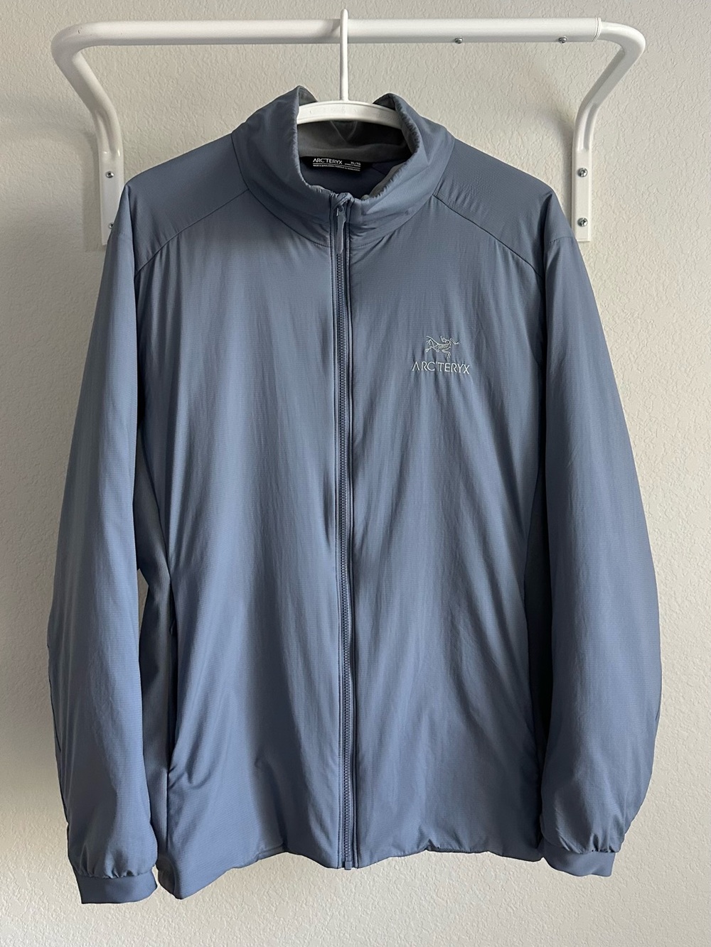 Arc'teryx Women’s XL Atom Lightweight Full-Zip Jacket - Stratus Blue